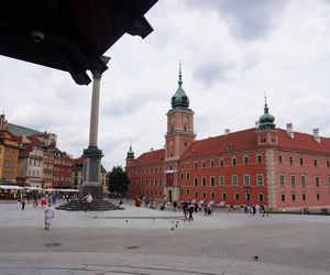Wejście od strony placu Zamkowego