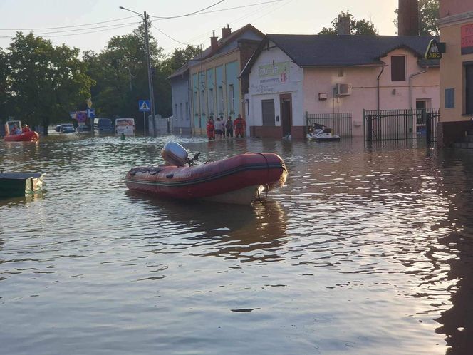 Opolskie. Powódź w Lewinie Brzeskim. 90 procent miasta zostało zalane [ZDJĘCIA].