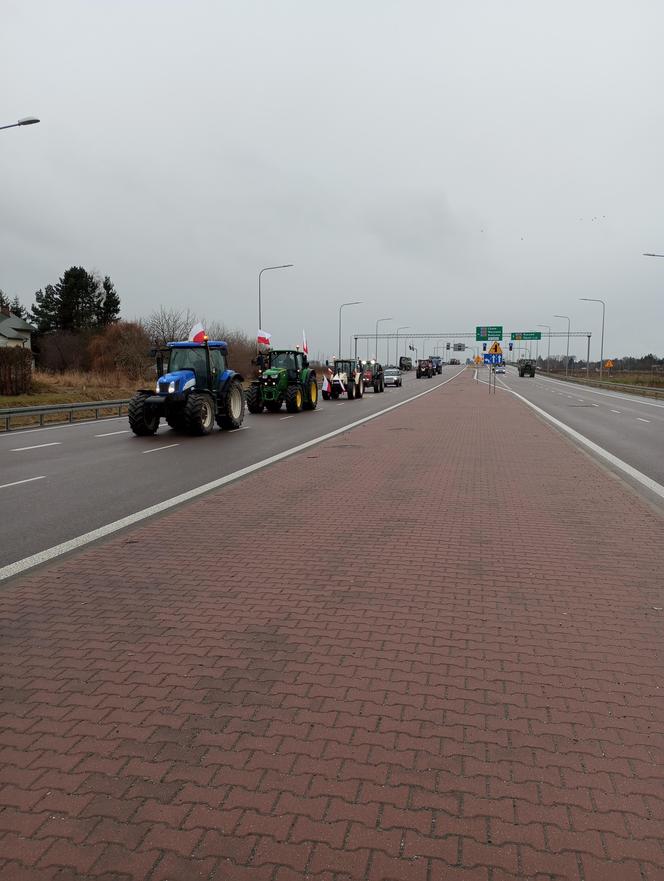 Trwa protest rolników w woj. lubelskim. Blokady są w wielu miejscach w regionie [DUŻO ZDJĘĆ]