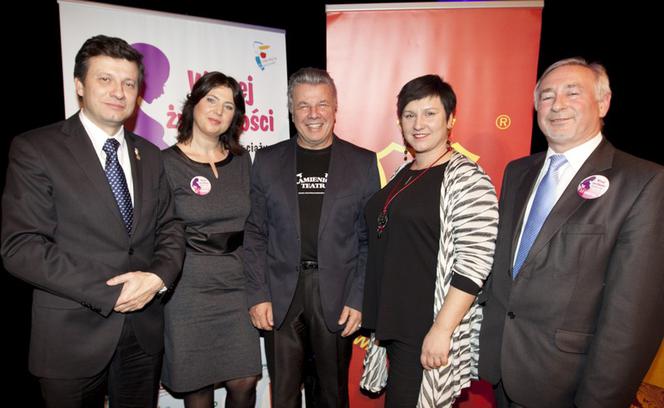 od lewej: Marek Michalak Rzecznik Praw Dziecka, Marta Radzik-Maj, red nacz, „M jak mama”, Emilian Kamiński, Anna Andrzejewska, Krzysztof Karos