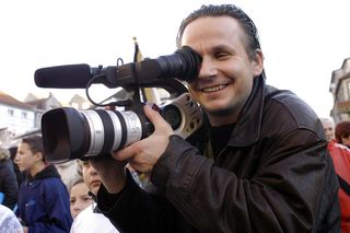 Bartłomiej Topa: Szlachcic z manią wielkości w serialu 1670, a w życiu wzór czułości i troski