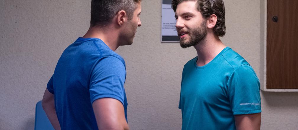 Na Wspólnej, odcinek 2791. Grzegorz (Michał Chruściel), Olaf (Maciej Brzoska)