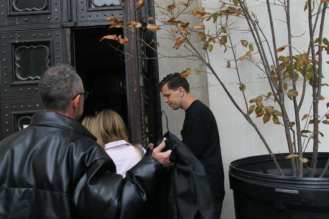 Wojciech Szczęsny z dziećmi na premierze filmu o sobie