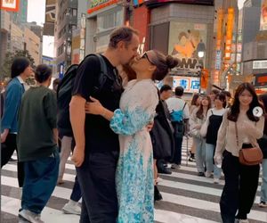 Anna Mucha w obłędnej kiecce migdali się z ukochanym na środku zatłoczonej ulicy! Co za sceny!