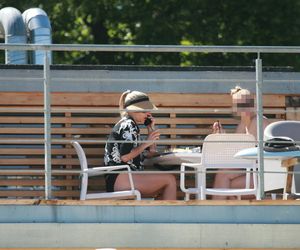 Marlena Muranowicz, wkrótce była żona Mroczka w bikini na plaży.