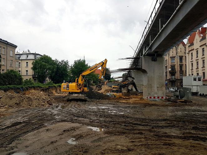 Koniec kolejowego nasypu w centrum Krakowa