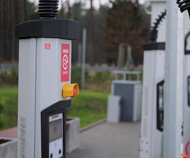 Pierwszy hub szybkiego ładowania elektryków już otwarty. Powstał w woj. warmińsko-mazurskim
