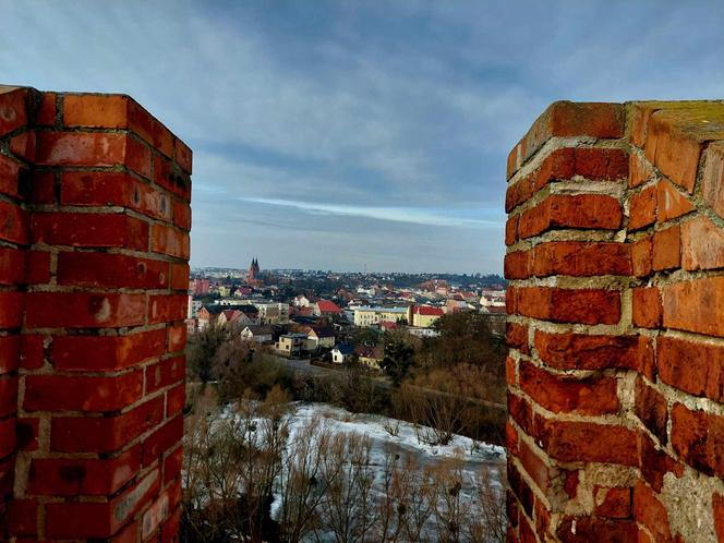 Byliśmy w zamku na wyspie po remoncie. Drugiego takiego w dawnych Prusach nie było. Też możecie, ale trzeba się spieszyć. 