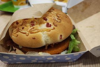 Burger Drwala już dostępny! Zjadłem go w kolorowej restauracji we Wrocławiu