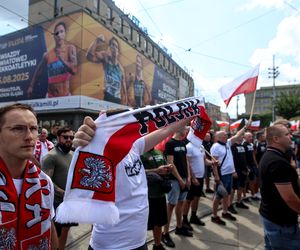 Protest przeciwko imigrantom.Tysiące kibiciów na ulicach Katowic