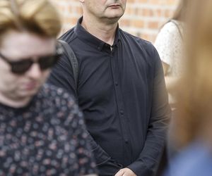 Pogrzeb Joanny Kołaczkowskiej. Tak pożegnali ją przyjaciele z kabaretu. Borek płakała jak uczennica