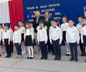 Pierwsza Dama uczciła z uczniami 100 lat od nadania imienia Stefana Batorego Szkole Podstawowej w Liwie