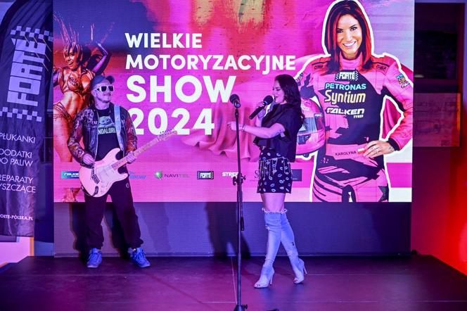 Seksowa Karolina Pilarczyk szykuje się do kolejnych startów. Gwiazda motorsportu otworzyła kolejny sezon driftingowy