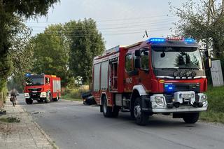 Zderzenie dwóch aut w Kraśniku. Jedno z nich dachowało