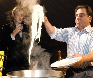 Robert Makłowicz kończy 62 lata. Mało kto wie, że na własnym ślubie nic nie rozumiał. Ujawniamy tajemnice słynnego kucharza