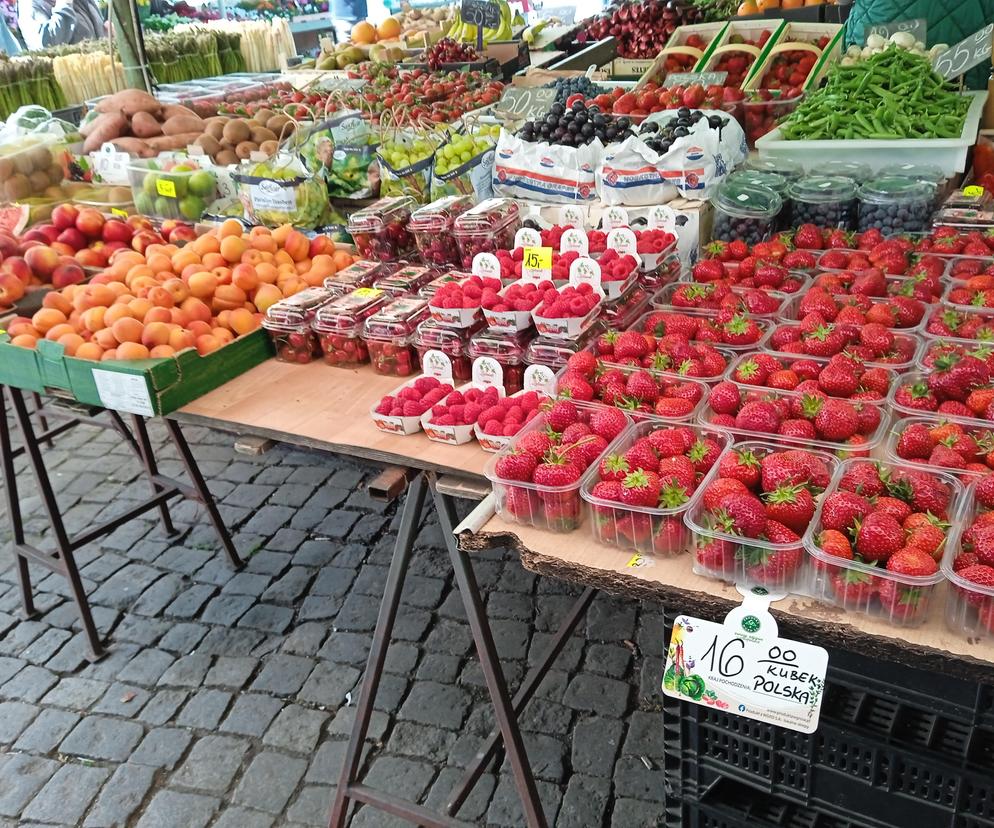 Ceny owoców na bazarze w Poznaniu (2024)