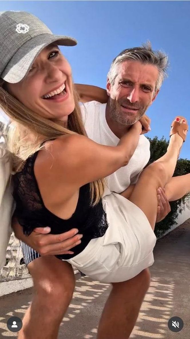 Dowbor nosi Koroniewską na rękach. Gwiazda zrobiła sobie kuku!