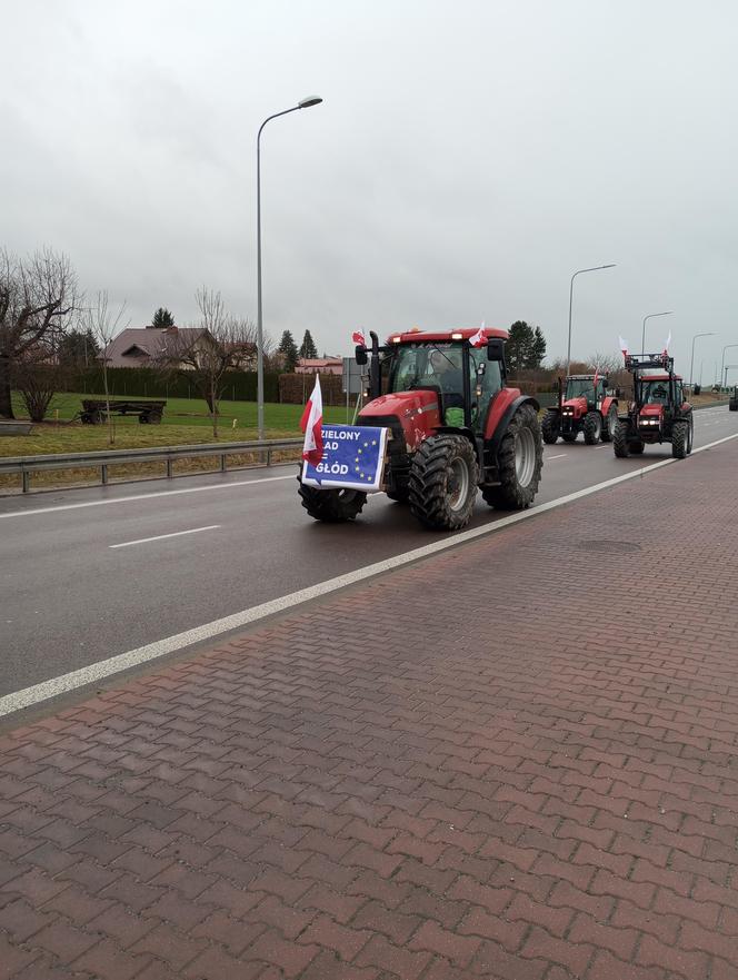 Trwa protest rolników w woj. lubelskim. Blokady są w wielu miejscach w regionie [DUŻO ZDJĘĆ]