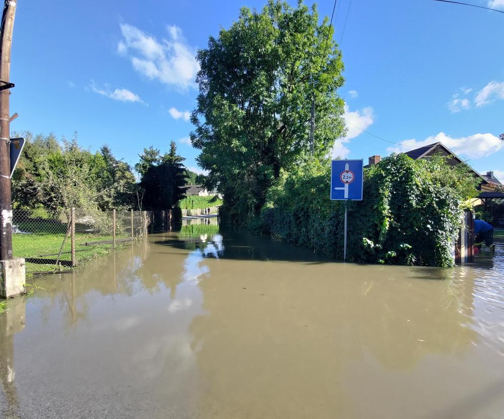 Powódź to ogromny stres dla kobiet w ciąży. Psycholożka radzi, jak sobie pomóc 