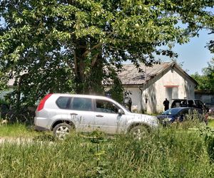 Kobieta zastrzelona na parkingu przy szkole. Znaleziono też ciało jej męża