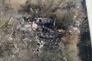 Spłonął dom i sąsiednie zabudowania. W zgliszczach strażacy znaleźli ciało 70-latka