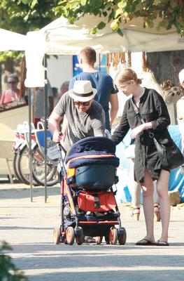 ANDRZEJ CHYRA I PAULINA JAROSZEWICZ Z SYNKIEM NA PLAŻY
