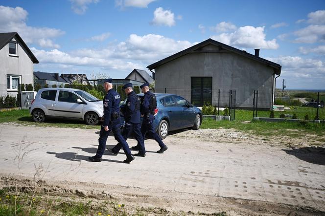 Zabójstwo w Jagatowie. Nie żyje 40-letnia kobieta. Policjanci szukają jej męża Rafała Zyska. Sąsiedzi w szoku: To byli spokojni ludzie