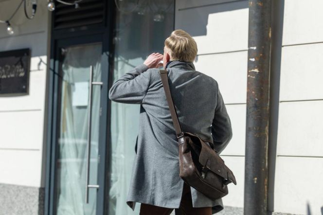 Arkadiusz Janiczek wychyla małpkę w samo południe