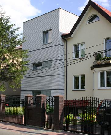 Dom w granicy działki