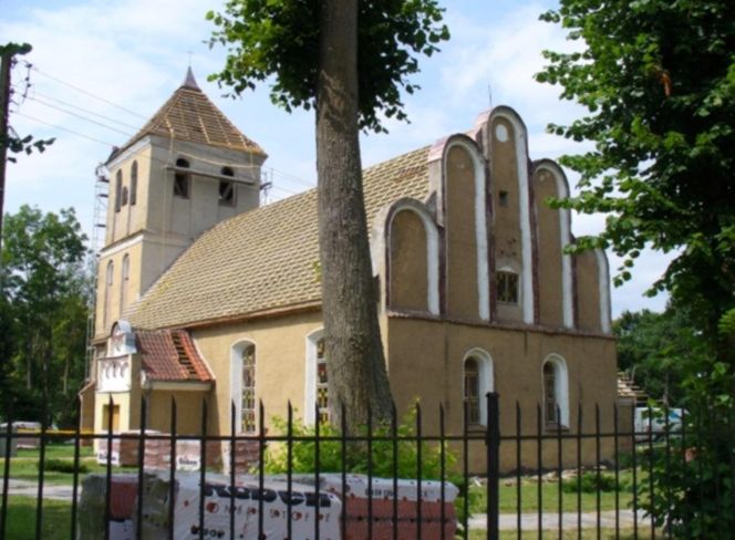 Weekend na Mazurach? Koniecznie zobacz tę wieś! To nie tylko jezioro, ale i historia