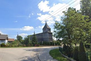   To jedno z nielicznych takich miejsc na Mazurach. Drewniany kościółek z XVII wieku robi wrażenie!