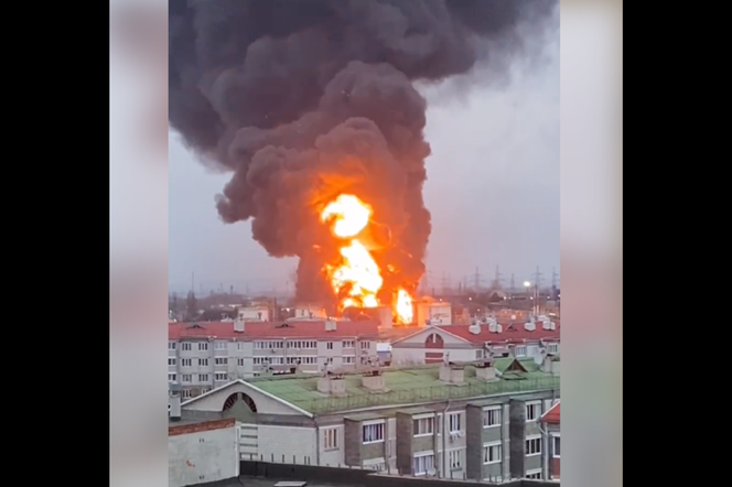 Rosja: POTĘŻNY pożar składu ropy. Ogień widać z daleka. Za atak odpowiedzialni Ukraińcy?