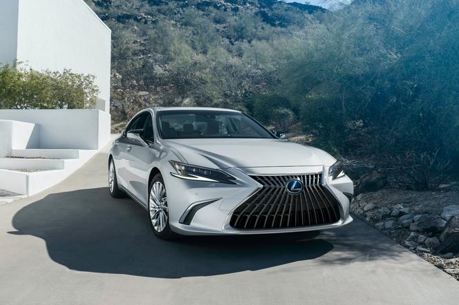 Lexus ES 300h (lifting 2021)