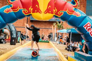 Red Bull Skim It w Manufakturze