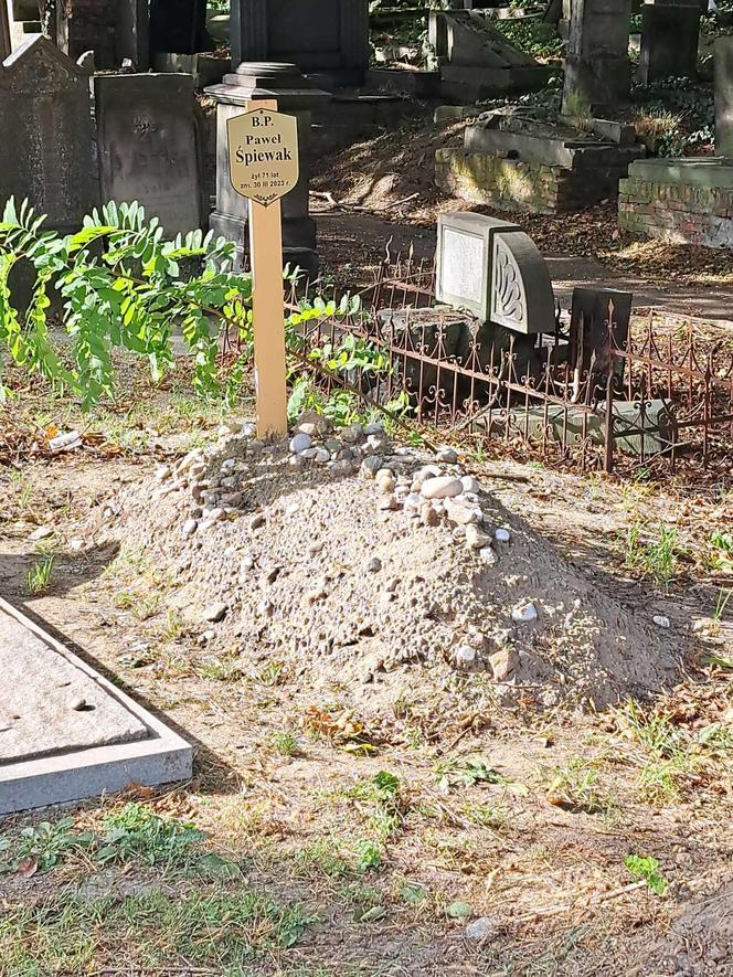 Tak wygląda grób Pawła Śpiewaka pół roku po śmierci. Poruszający widok