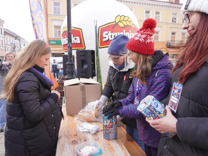 33. Finał Wielkiej Orkiestry Świątecznej Pomocy. Dziennikarze Radia ESKA rozgrzewają Tarnów pysznym żurkiem!