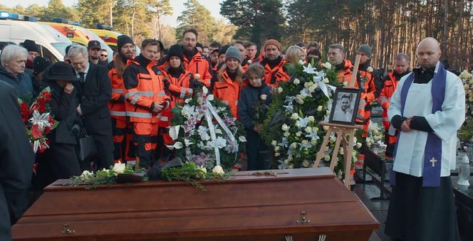 Na sygnale, odcinek 707: Poruszający pogrzeb Kuby. Takimi słowami Nowy pożegna zmarłego Kubę przed złożeniem trumny do grobu - ZDJĘCIA