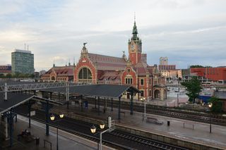 Tu nawet nie żal, że pociąg się spóźnia. Dworzec Gdańsk Główny w stylu neorenesansu niderlandzkiego