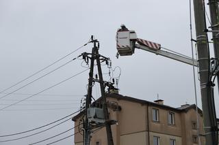 Budowa ronda wstrzymana przez słup energetyczny stojący na środku. Urzędniczy absurd na ul. Kadetów 