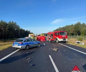 Tragiczny wypadek pod Toruniem. Nie żyje młoda kobieta, sześć osób w szpitalu. Co się stało na S10?