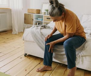 Choroby, które budzą się jesienią. Uważaj na stawy, skórę i zdrowie psychiczne