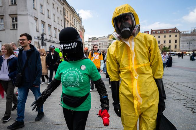 Korowód studentów podczas juwenaliów 2025 w Krakowie