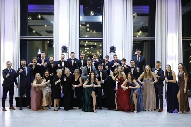 Studniówka na 34. piętrze. Bal maturalny IV LO w Gdańsku [ZDJĘCIA]