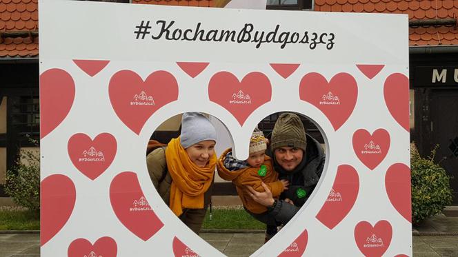 Kochają Bydgoszcz. Dlatego... segregują śmieci. Walentynkowa akcja miasta