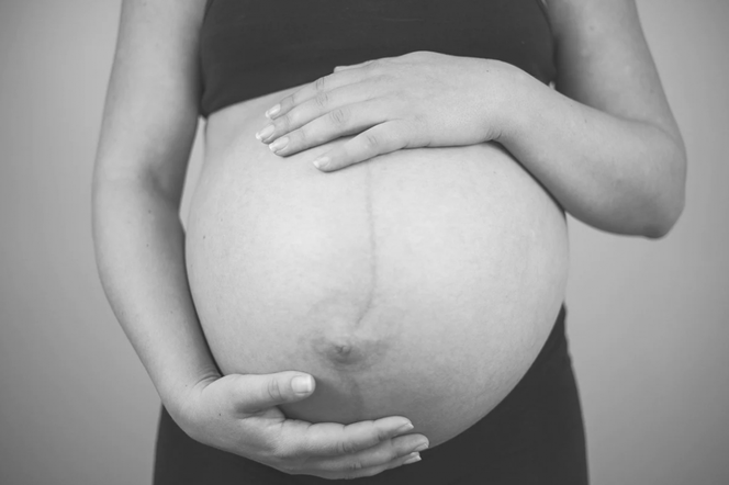 28-letnia kobieta w ciąży ZMARŁA tuż przed szpitalem. Placówka w Ostrzeszowie wydała OŚWIADCZENIE