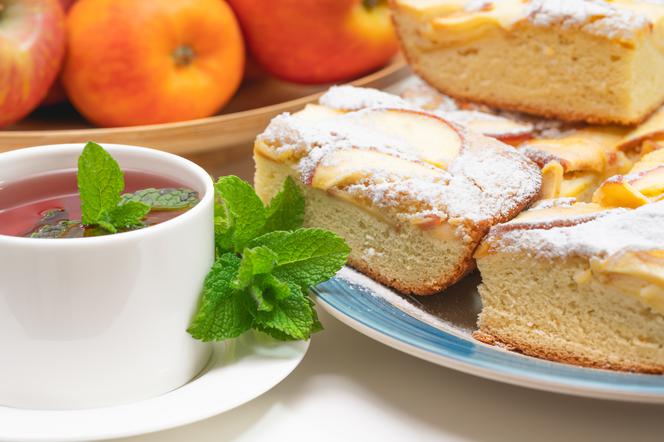 Nocne ciasto drożdżowe bez zagniatania z owocami: przepis Moniki Goździalskiej