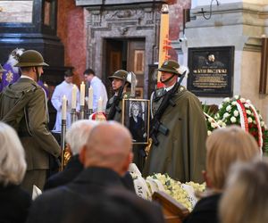 Pożegnali wielką damę polskiej kultury. Kidawa-Błońska przesłała piękny wieniec