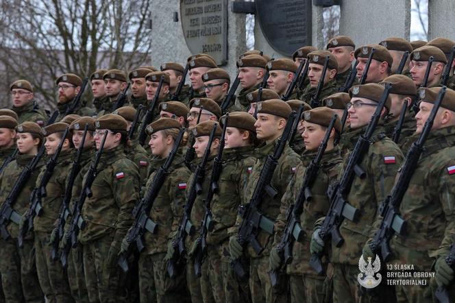 Śląskie: Terytorialsi złożyli w niedzielę przysięgę. Czeka ich trzy lata szkoleń