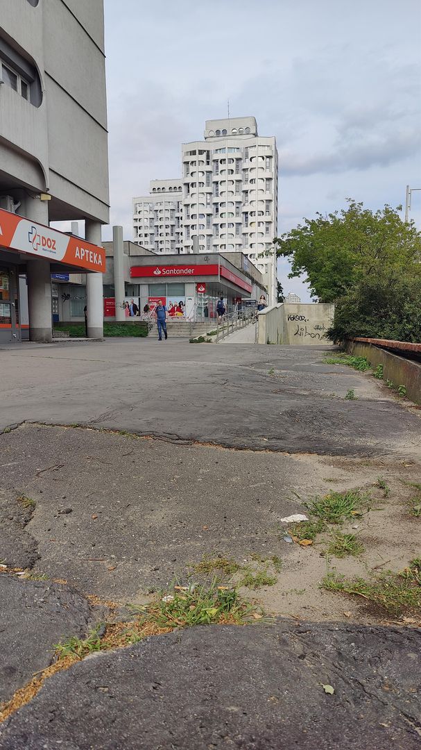 Remont esplanady przy Sedesowcach we Wrocławiu