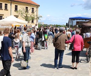 Dzień Cebularza 2025. Na pl. po Farze w Lublinie stanęło cebularzowe miasteczko